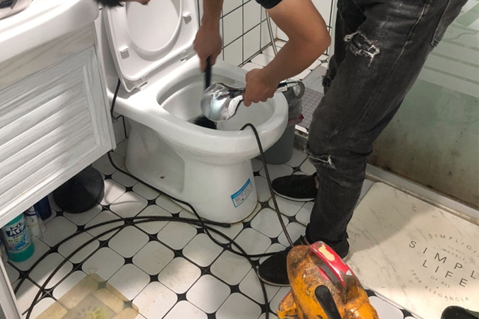 魏都马桶堵塞自己疏通还是找师傅?专业上门服务让你省时更省心