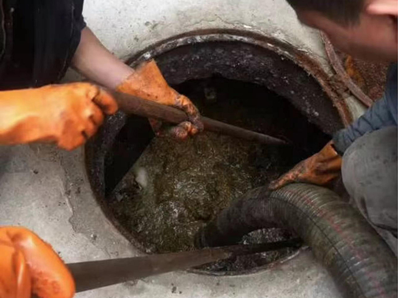 魏都清理化粪池时如何避免沼气的危害?